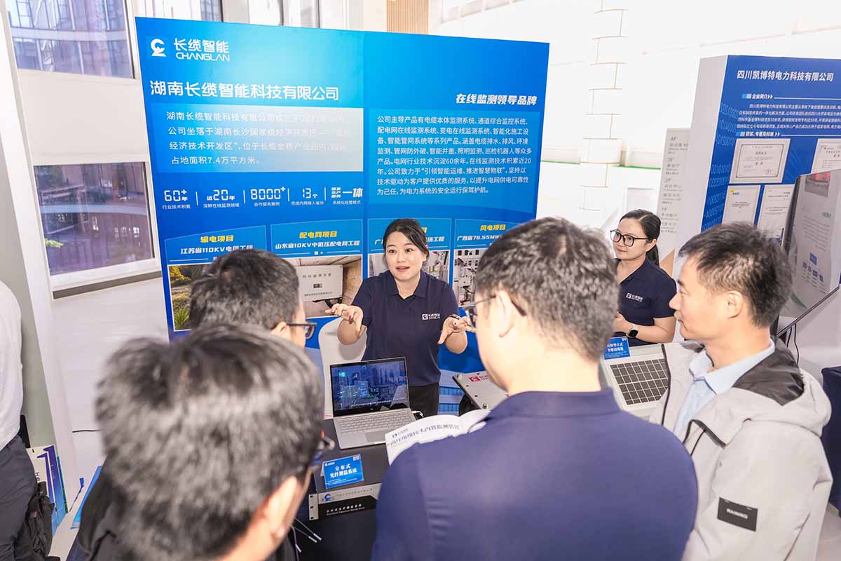 数字赋能石化电缆运维，银河集团GALAXY智能青岛展会获瞩目-倾听众多访展人员的需求并交流